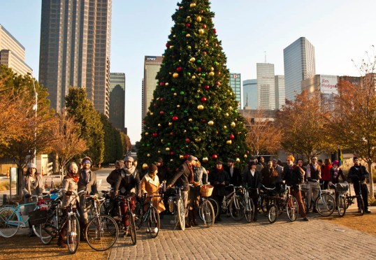 The Tweed Ride posing in Klyde Warren Park