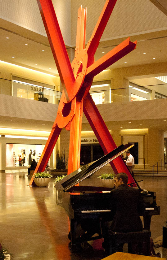 Ad Astra, Mark di Suvero Northpark Center Dallas, Texas