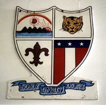 The crest from the American Nicaraguan School