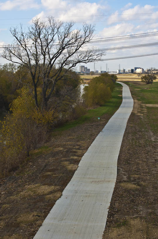 Trinity Skyline Trail (east side) from the Continental Bridge Park Dallas, Texas